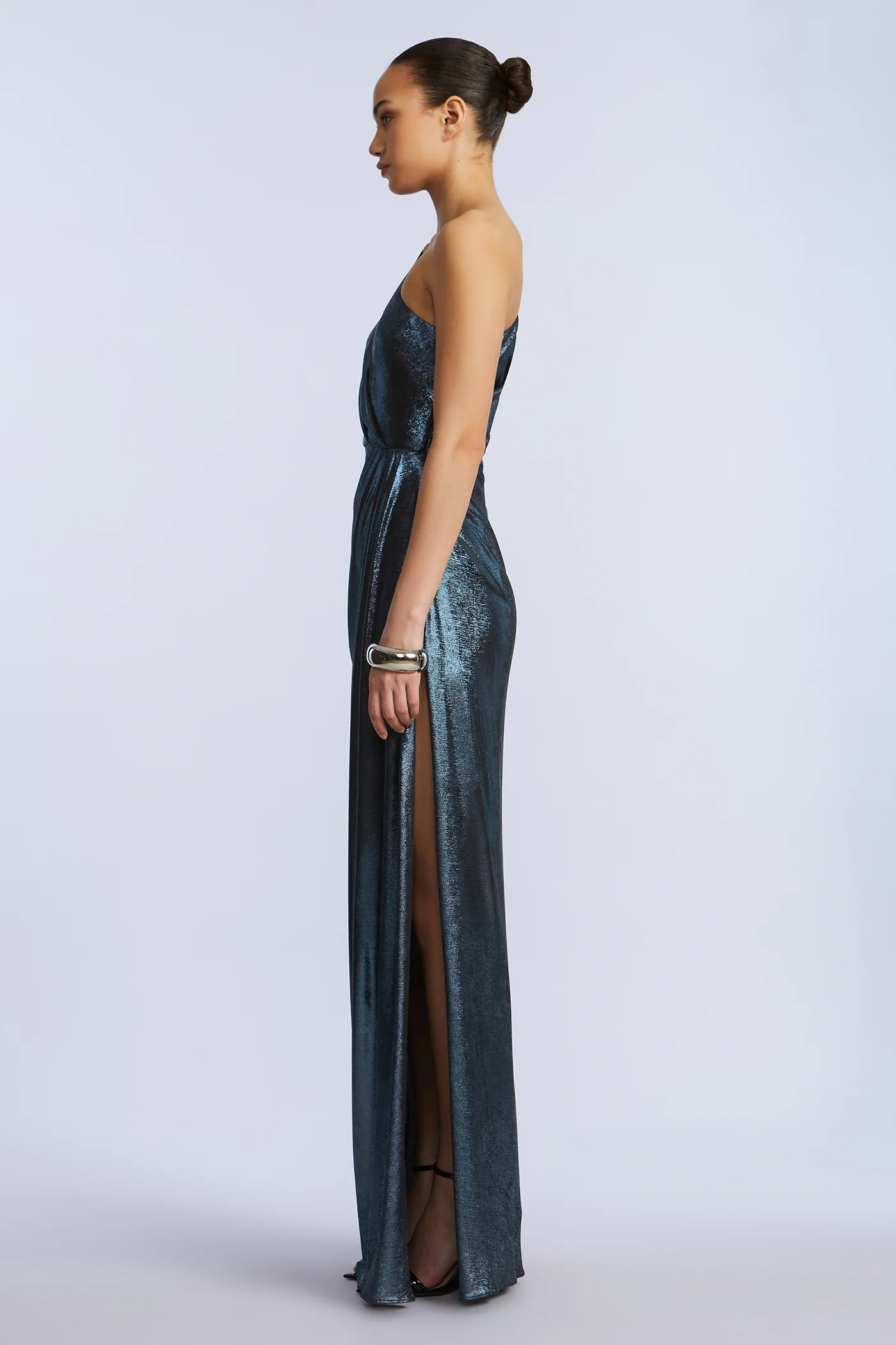 Strong Shoulder Gown - Builderot